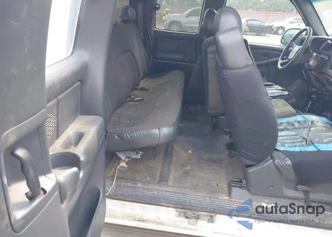 2002 Chevrolet Silverado 1500 from USA, damaged, VIN 2GCEC19V921305456